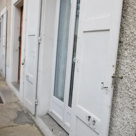 Isaline, Cyclamens T1 Bis-parking Prive Apartman